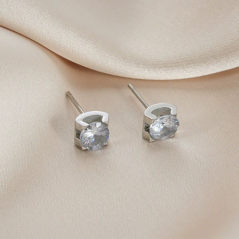 The Solitaire Pendant