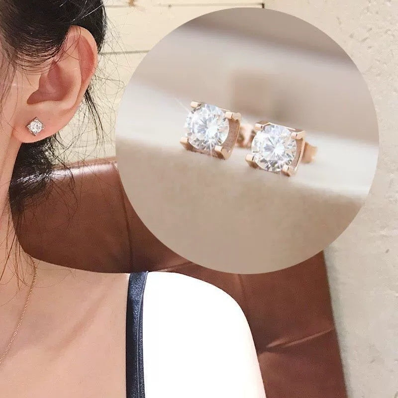 The Solitaire Pendant